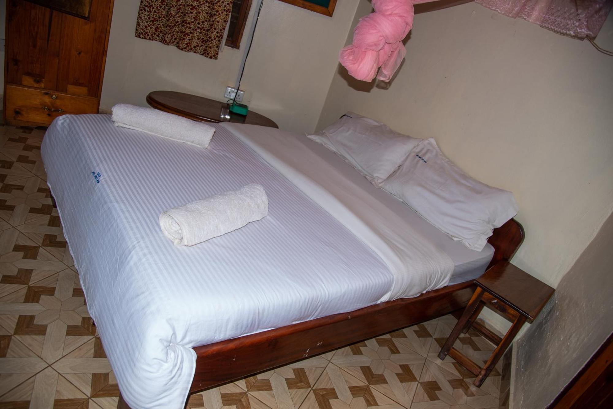 New Court View Hotel Masindi Экстерьер фото