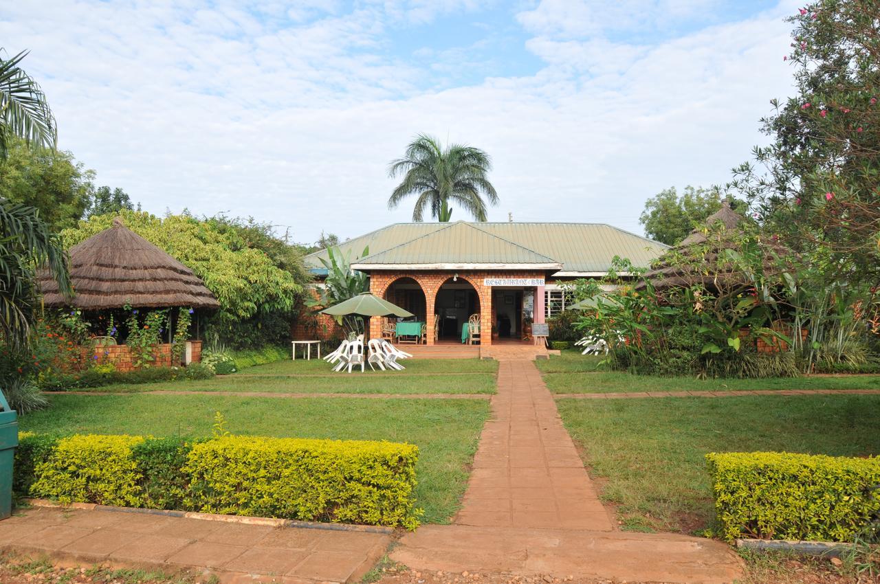 New Court View Hotel Masindi Экстерьер фото