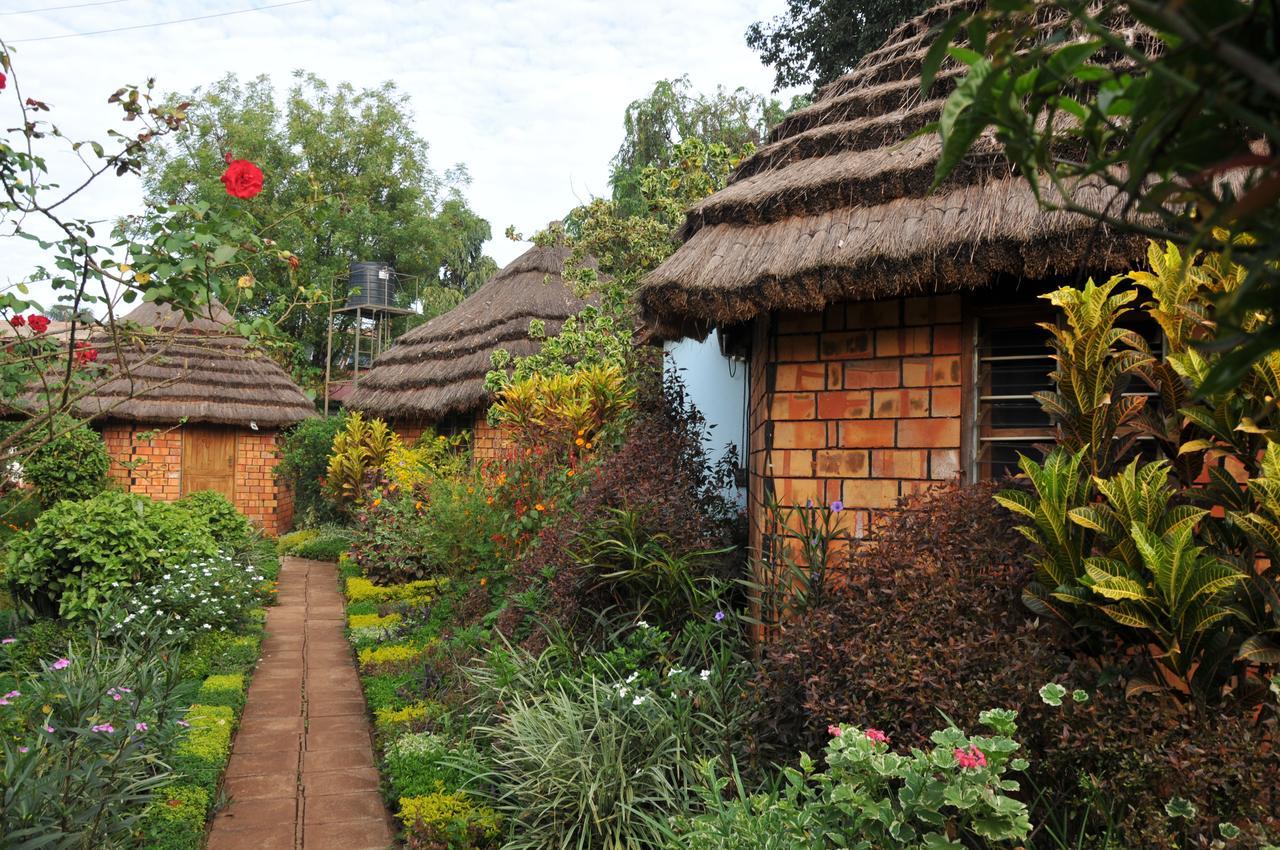 New Court View Hotel Masindi Экстерьер фото