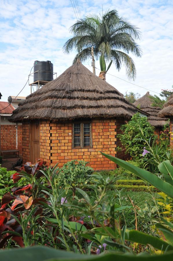New Court View Hotel Masindi Экстерьер фото