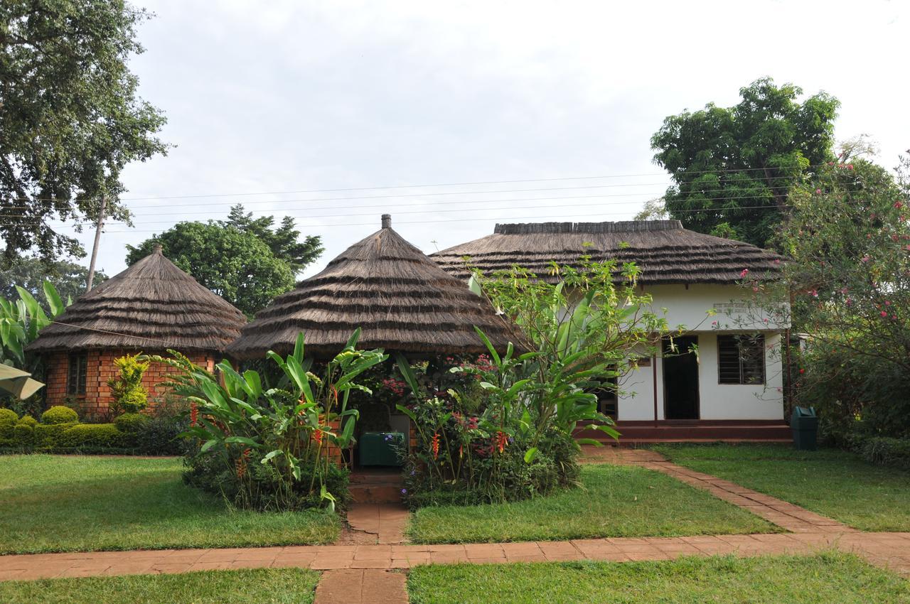 New Court View Hotel Masindi Экстерьер фото