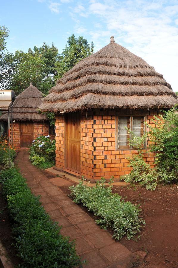 New Court View Hotel Masindi Экстерьер фото